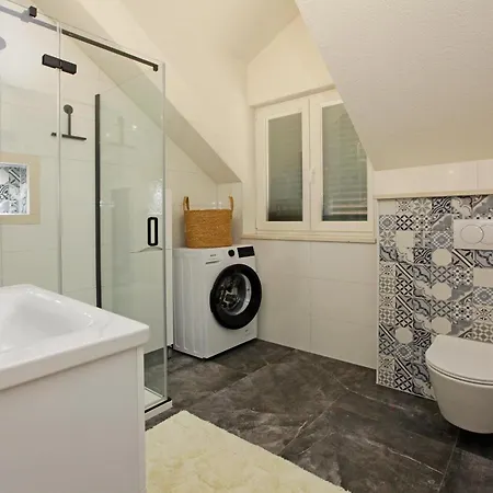 Penthouse Vanja דירה
