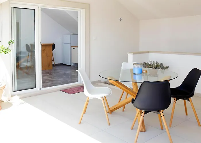 Penthouse Vanja شقة
